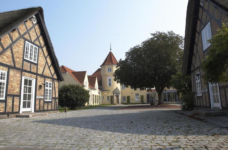 Hotel Gl. Avernaes Sinatur & Konference 3*